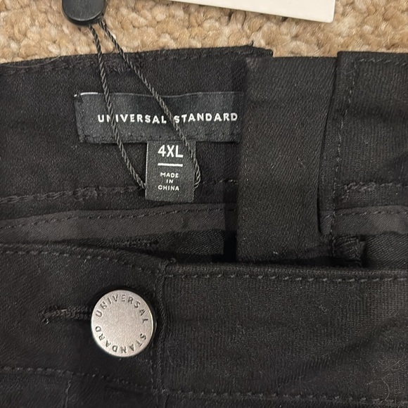 4XL black Universal standard skirt - buttons down the front - NWT - Picture 3 of 4